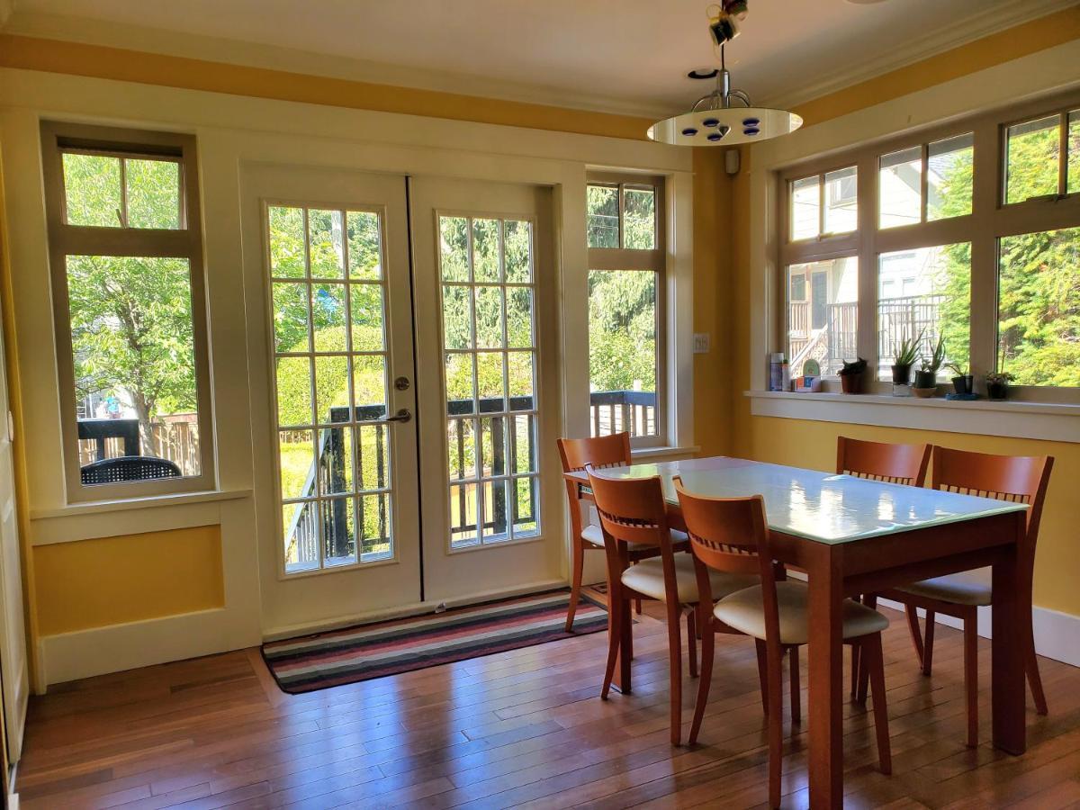 Elegant, Sunny Modern Home With Skylights - Kitsilano, Ванкувър Екстериор снимка